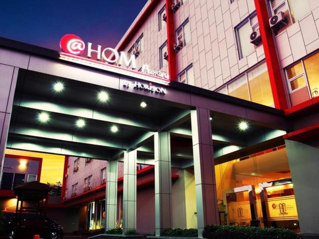 @Hom Premiere Cilacap Luaran gambar