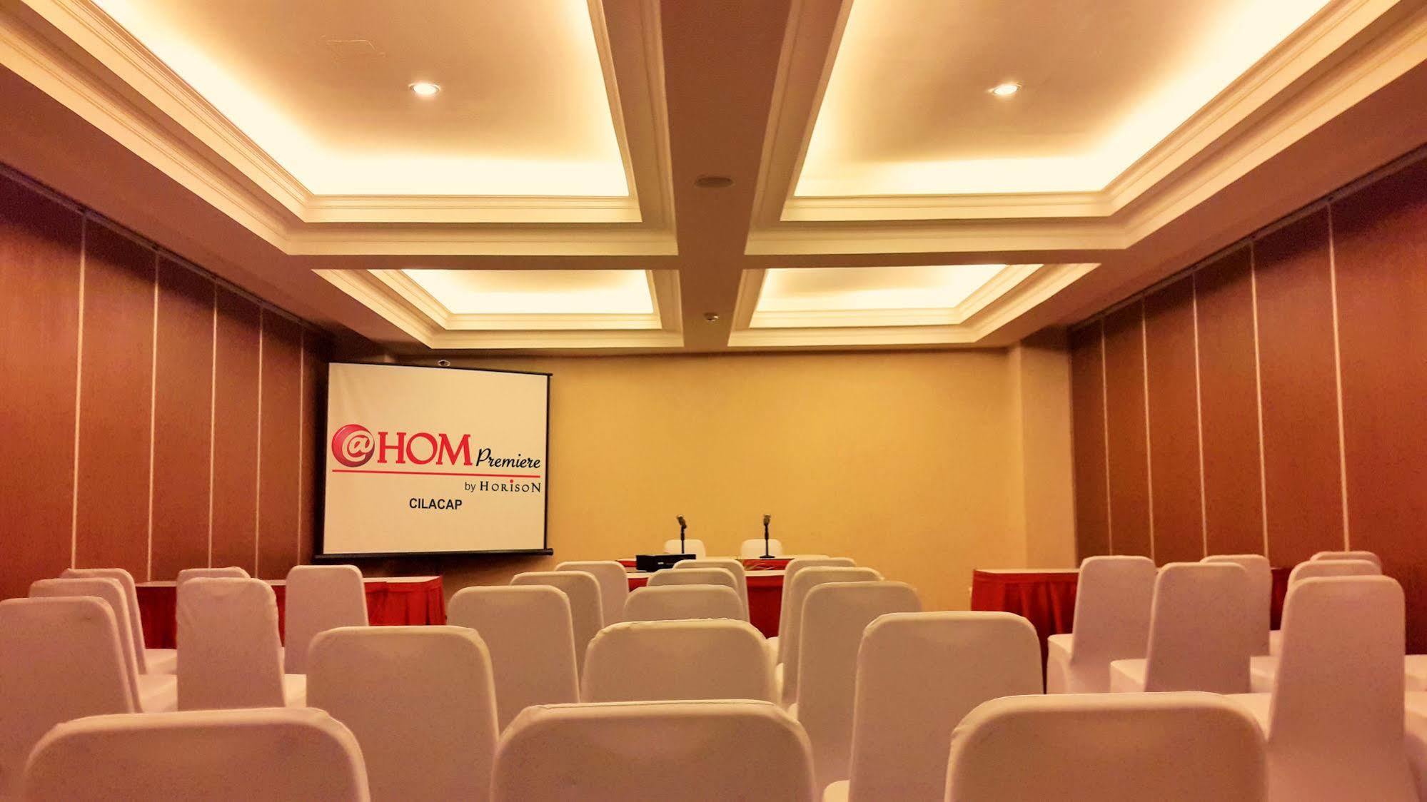 @Hom Premiere Cilacap Luaran gambar