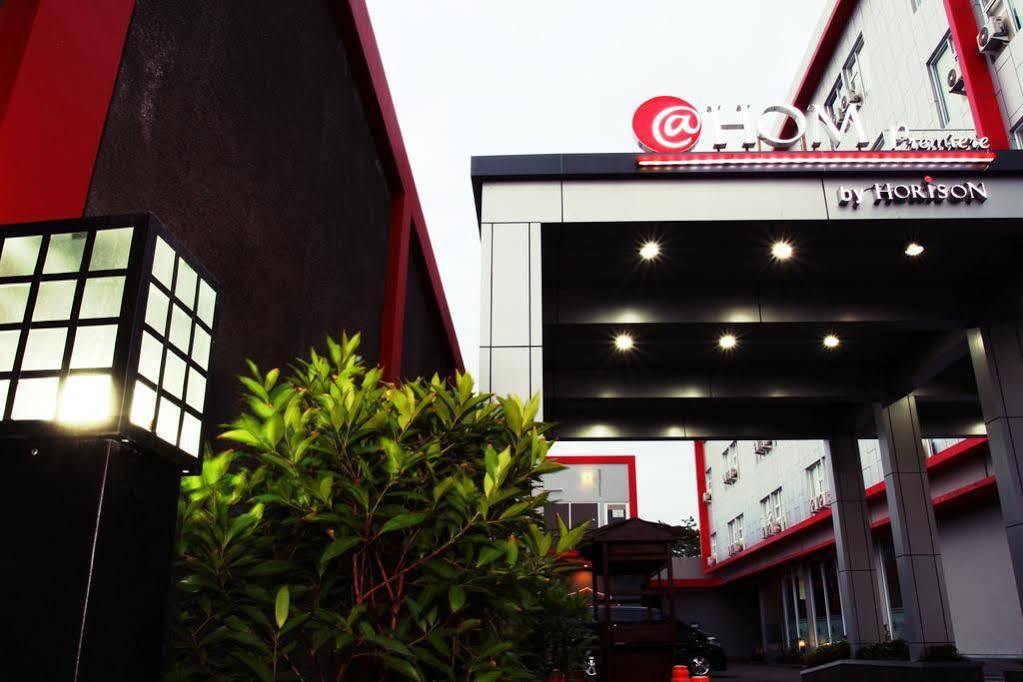 @Hom Premiere Cilacap Luaran gambar