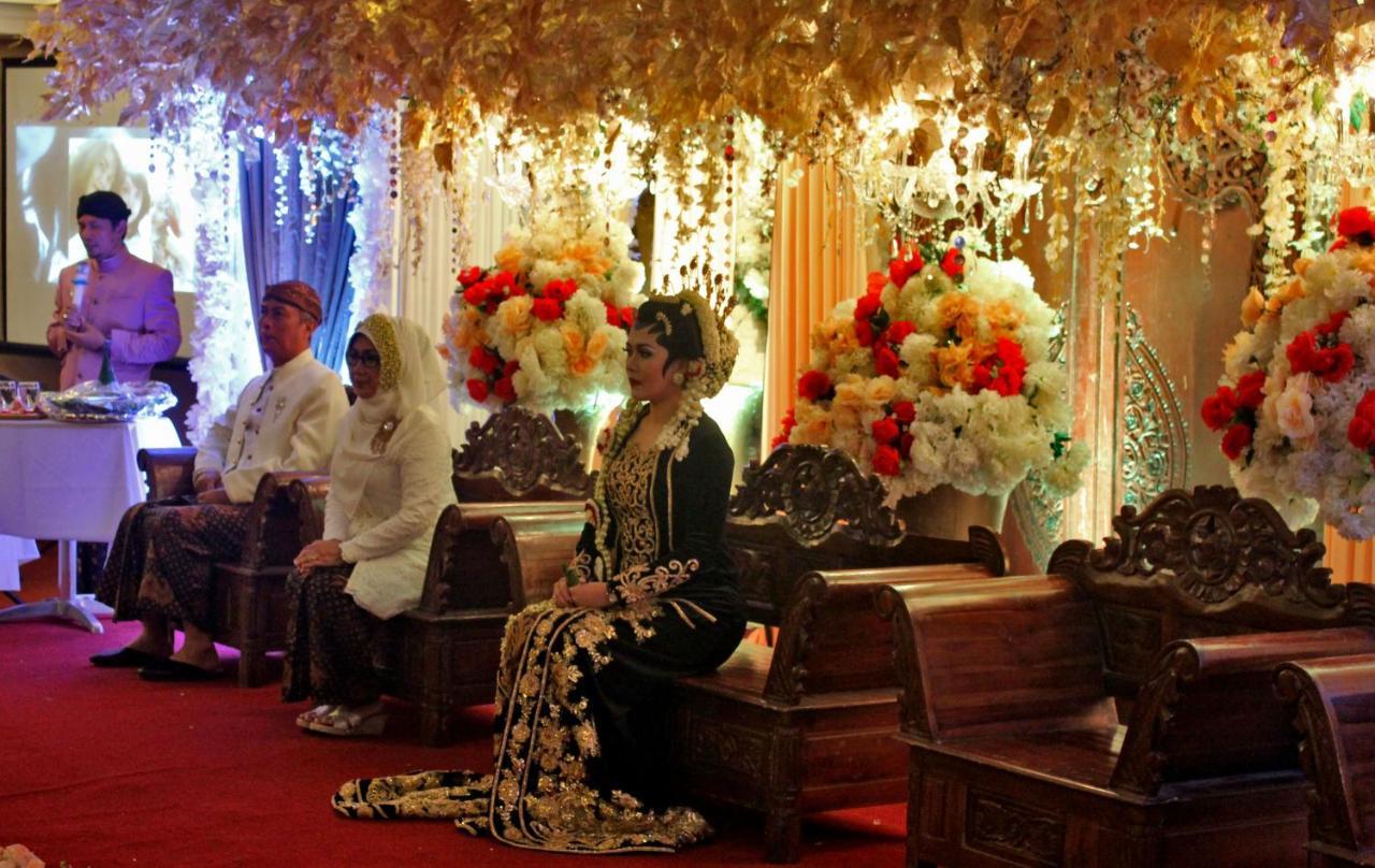 @Hom Premiere Cilacap Luaran gambar