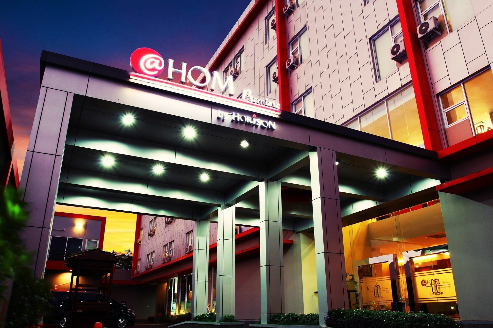@Hom Premiere Cilacap Luaran gambar